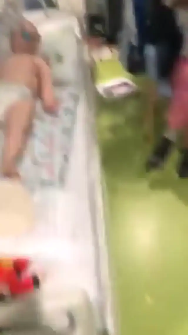 Alfie's Dad tries to take son from hospital April 12, 2018