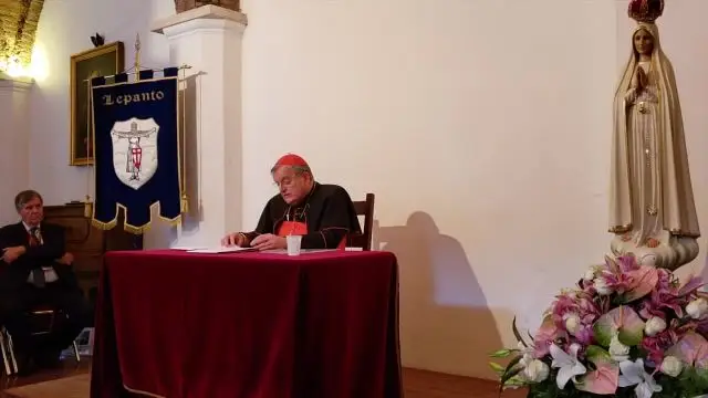 Cdl. Burke - Church accommodating herself to world is ''diabolical''