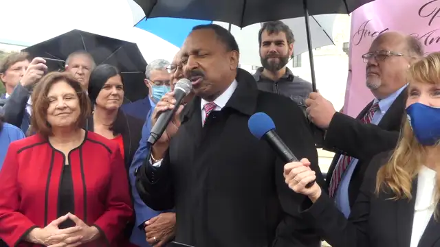 Epic prayer rally outside Supreme Court lifts up Amy Coney Barrett