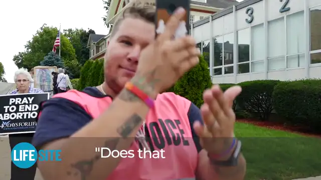 Gay man dances, verbally abuses pro-lifers outside abortion center as babies are killed