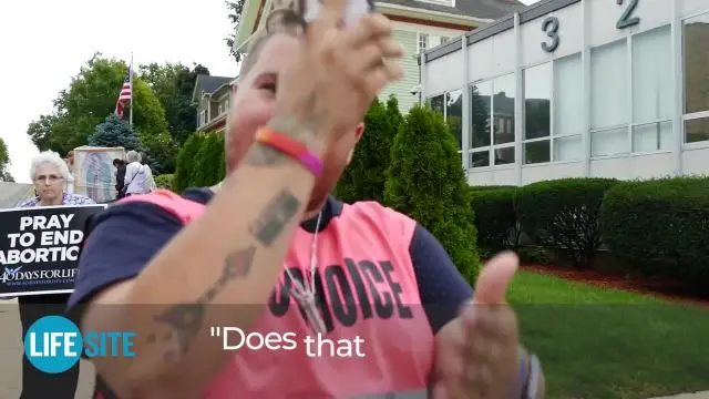 Gay man dances, verbally abuses pro-lifers outside abortion center as babies are killed