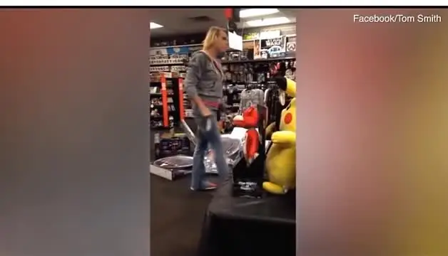 Man claiming to be ‘female’ freaks out after being called ‘sir’