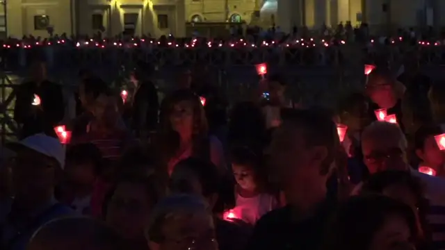 Vatican_Gospel_of_Life_Candle-Light_vigil_June_2013-Xp29p1l__Mo